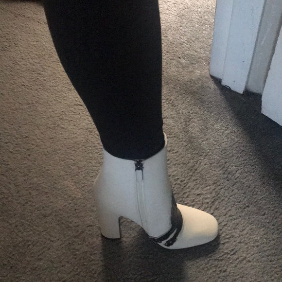 Valentino Garavani Panther Leather 90mm Bootie - Picture 8 of 8